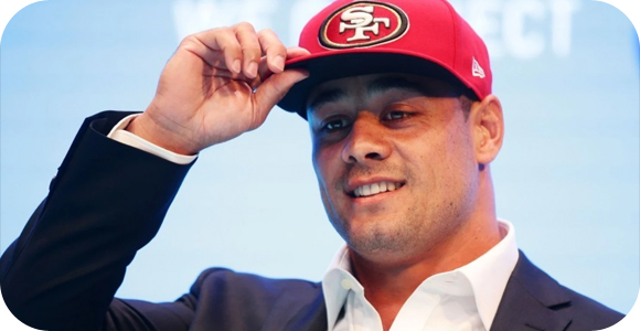 Jarryd Hayne plays football